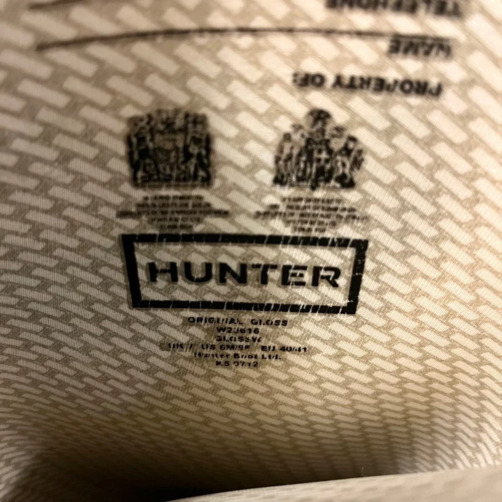 Hunter Original Black Glossy Tall Rain Boots in Size 9